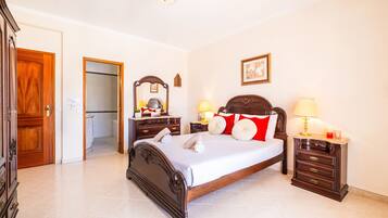 4 quartos, ferros/tábuas de passar roupa, Wi-Fi de cortesia