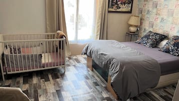 2 habitaciones, tabla de planchar con plancha, wifi y ropa de cama