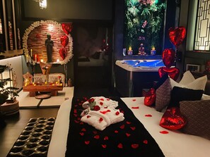 Suite romántica, 1 habitación, hidromasaje, vista al jardín | Wifi gratis
