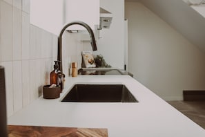 Suite Premium, 2 habitaciones | Cocina privada | Frigorífico grande, microondas, horno y placa de cocina