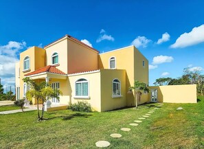 Exterior - Tropical Retreat Stay-Spacious 5BR Oasis with Pool, Solar Backup, for 20 Guests! (caimital alto)