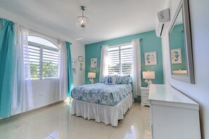 5 bedrooms, desk, iron/ironing board, travel cot - Tropical Retreat Stay-Spacious 5BR Oasis with Pool, Solar Backup, for 20 Guests! (caimital alto)