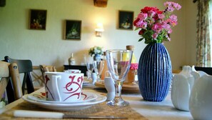 Free daily continental breakfast - Bed and Breakfast Saultchevreuil (Villedieu-les-Poêles-Rouffigny)