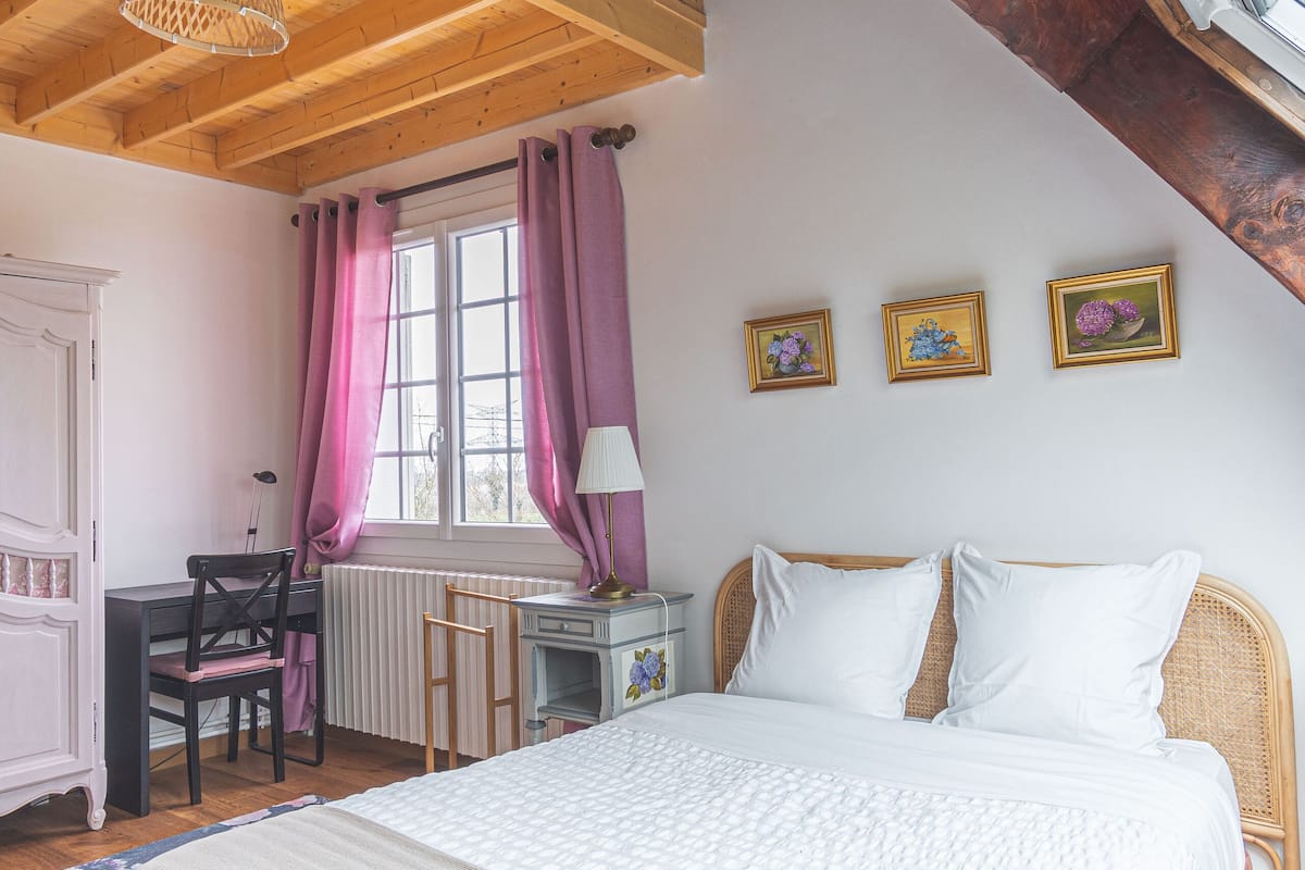 Hortensia Room | Premium bedding, individually decorated, individually furnished, desk