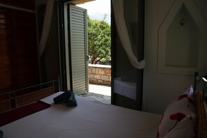 1 chambre, fer et planche à repasser, Wi-Fi, draps fournis