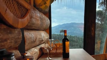 Standard Cabin, 1 Queen Bed, Mountain View, Mountainside | In-room dining