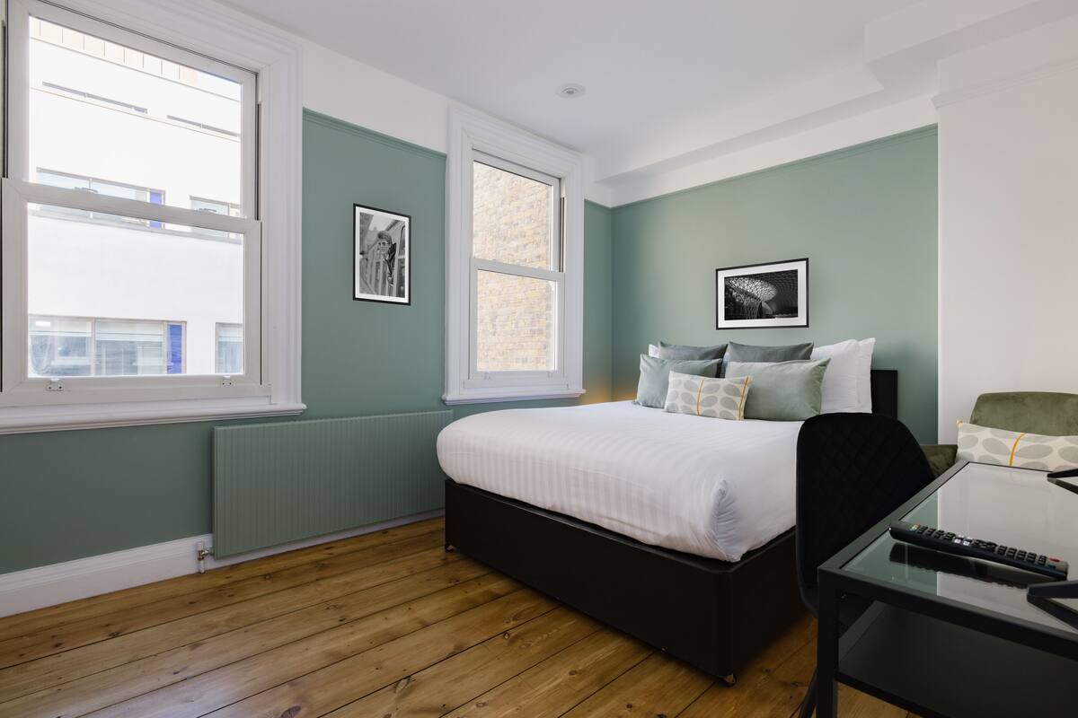 Hypo-allergenic bedding available, laptop workspace, iron/ironing board