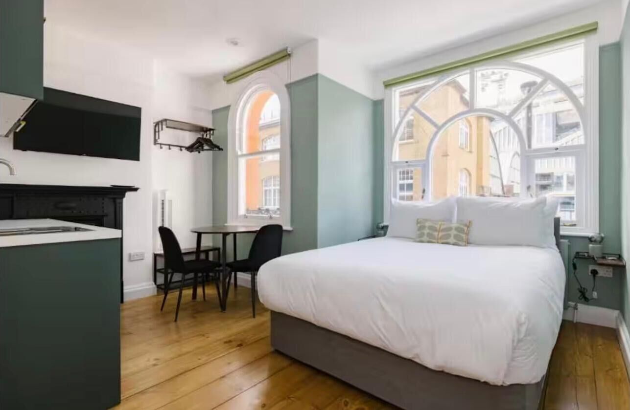 Studio | Allergikerbettwaren, laptopgeeigneter Arbeitsplatz