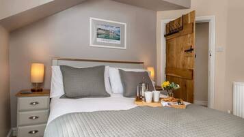 2 bedrooms, iron/ironing board, travel cot, free WiFi