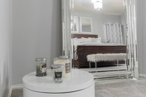 5 bedrooms, in-room safe, desk, iron/ironing board