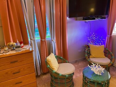 Dalys Luxury Apartments-AKA Reeves Villa