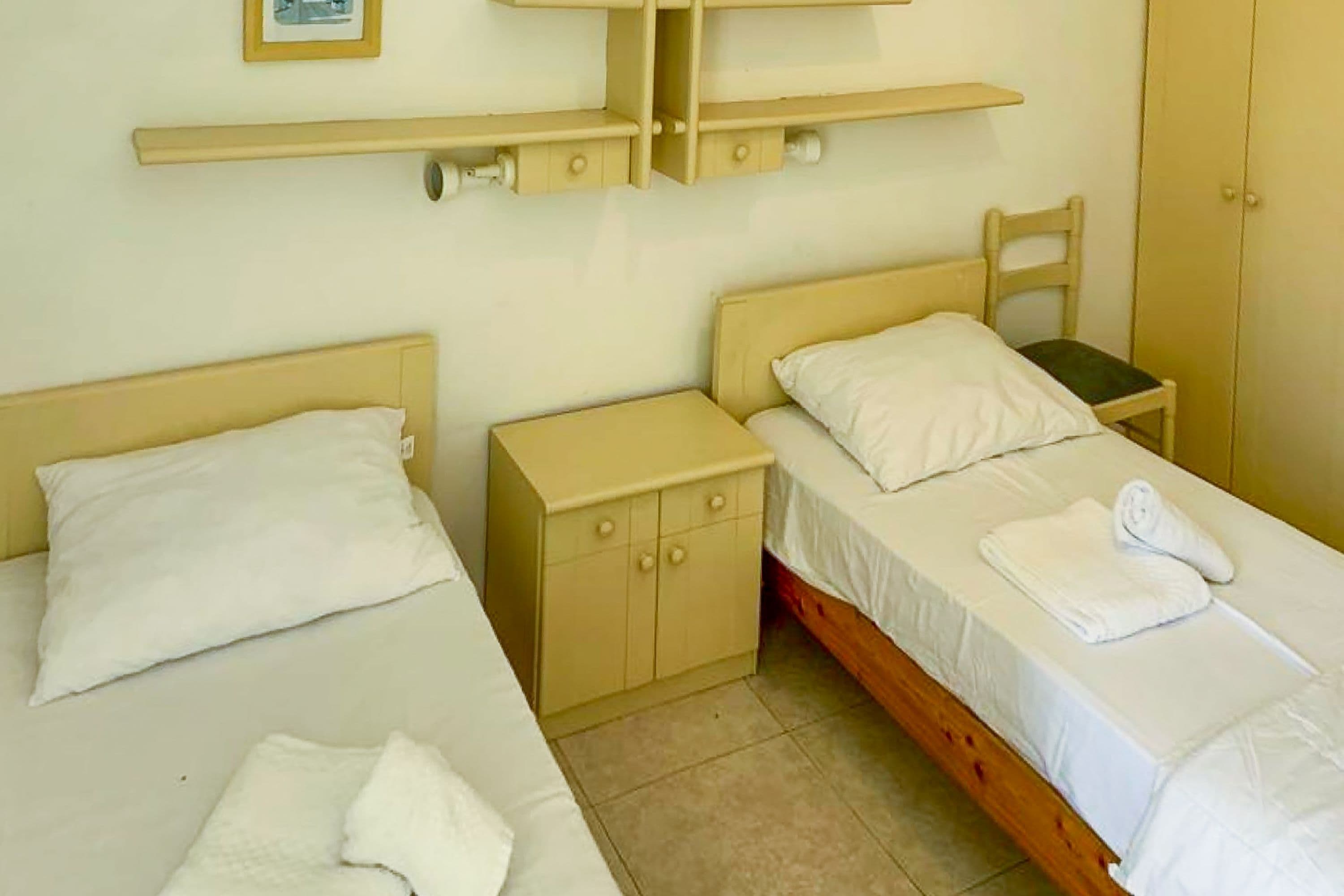 Familienapartment, Mehrere Schlafzimmer (Seafront apartment in Gozo,) | 2 Schlafzimmer, Bügeleisen/Bügelbrett, kostenloses WLAN, Bettwäsche
