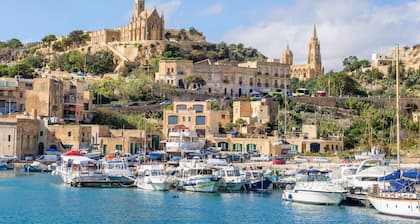 Seafront apartment in Gozo, Marsalforn