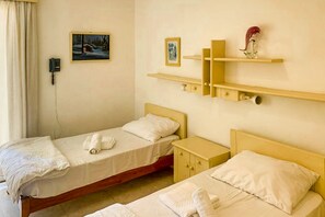 Family Apartment, Multiple Bedrooms (Seafront apartment in Gozo,)