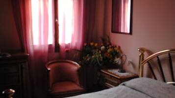 1 chambre, fer et planche Ă  repasser, Wi-Fi, draps fournis