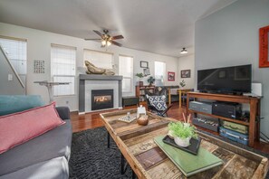 Smart TV, fireplace, video games, DVD player - Book NOW for Fall Fun! - Perfect for family! - Fully Loaded! - Fire Pit! (Portland)