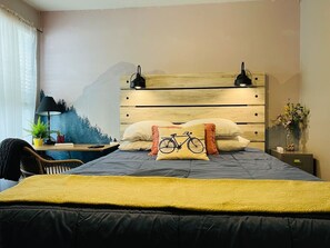 3 bedrooms, desk, iron/ironing board, free WiFi - Book NOW for Fall Fun! - Perfect for family! - Fully Loaded! - Fire Pit! (Portland)
