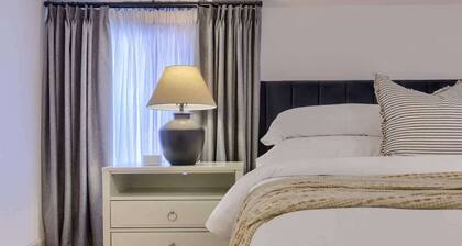 The Goldfinch I Luxe Stay for 2 w/ Hot Tub
