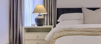 The Goldfinch I Luxe Stay for 2 w/ Hot Tub