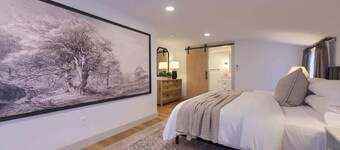 The Goldfinch I Luxe Stay for 2 w/ Hot Tub