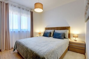 2 bedrooms, desk, free WiFi, bed sheets - Modern apartment with sea view (Medulin)