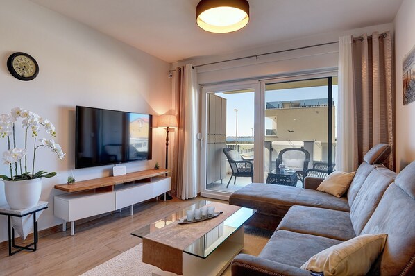 Living area - Modern apartment with sea view (Medulin)