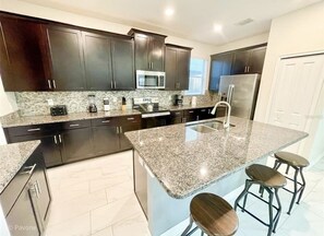 Fridge, microwave, oven, stovetop - Disney Dream House, Themed Rooms Pool Arcade BBQ! (Four Corners)