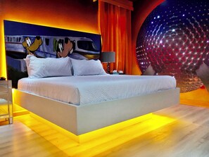 5 bedrooms, iron/ironing board, WiFi, bed sheets