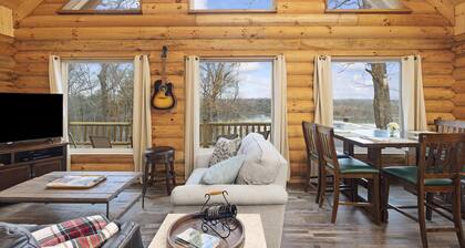 Little Cedar Lodge-Amazing Lake and Mountain Views -Hot Tub-Fire Pit