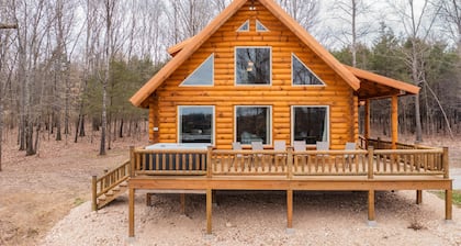 Little Cedar Lodge-Amazing Lake and Mountain Views -Hot Tub-Fire Pit