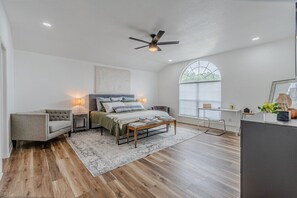 4 bedrooms, desk, iron/ironing board, free WiFi