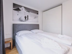 Iron/ironing board, travel cot, free WiFi, bed sheets