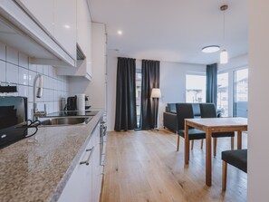 Fridge, microwave, stovetop, dishwasher