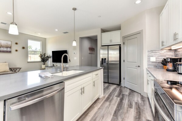 Fridge, microwave, oven, stovetop - Perfect long term rental home in a peaceful neighborhood (Sacramento)