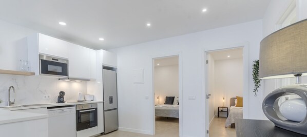 Refrigerador, microondas, horno, placa de cocina