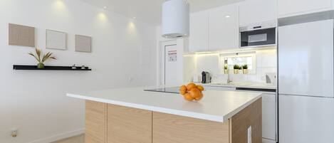 ثلاجة، ميكروويف، فرن، موقد طهي مسطح