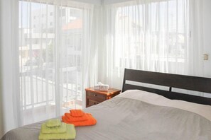 Apartment, Mehrere Betten | 3 Schlafzimmer, Bügeleisen/Bügelbrett, kostenloses WLAN, Bettwäsche