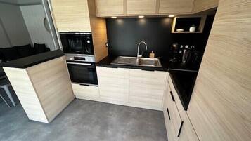 Refrigerador, microondas, horno, lavavajillas