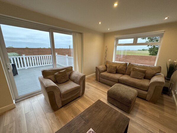 Cottage, Multiple Beds | Living area