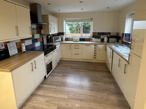 Cottage, Multiple Beds | Private kitchen