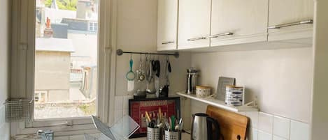 Frigorífico, microondas y horno