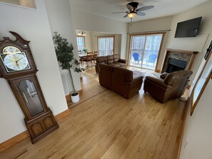 Smart TV, fireplace - Lake Views in A Frame Vacation Home on Lake Norman (Mooresville)