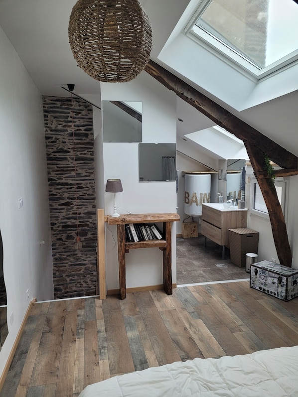 1 bedroom, desk, soundproofing, iron/ironing board - Le 6 Bis Avec Jardinet (Guémené-Penfao)