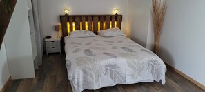 1 bedroom, desk, soundproofing, iron/ironing board - Le 6 Bis Avec Jardinet (Guémené-Penfao)