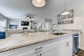 Fridge, microwave, oven, stovetop - Rooftop Patio, Hot Tub, EV charging, Mtn views, close to AFA! (Palmer Lake)