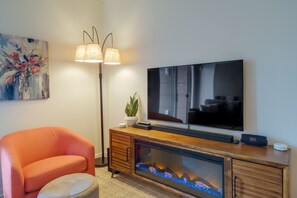 TV, peis og bøker