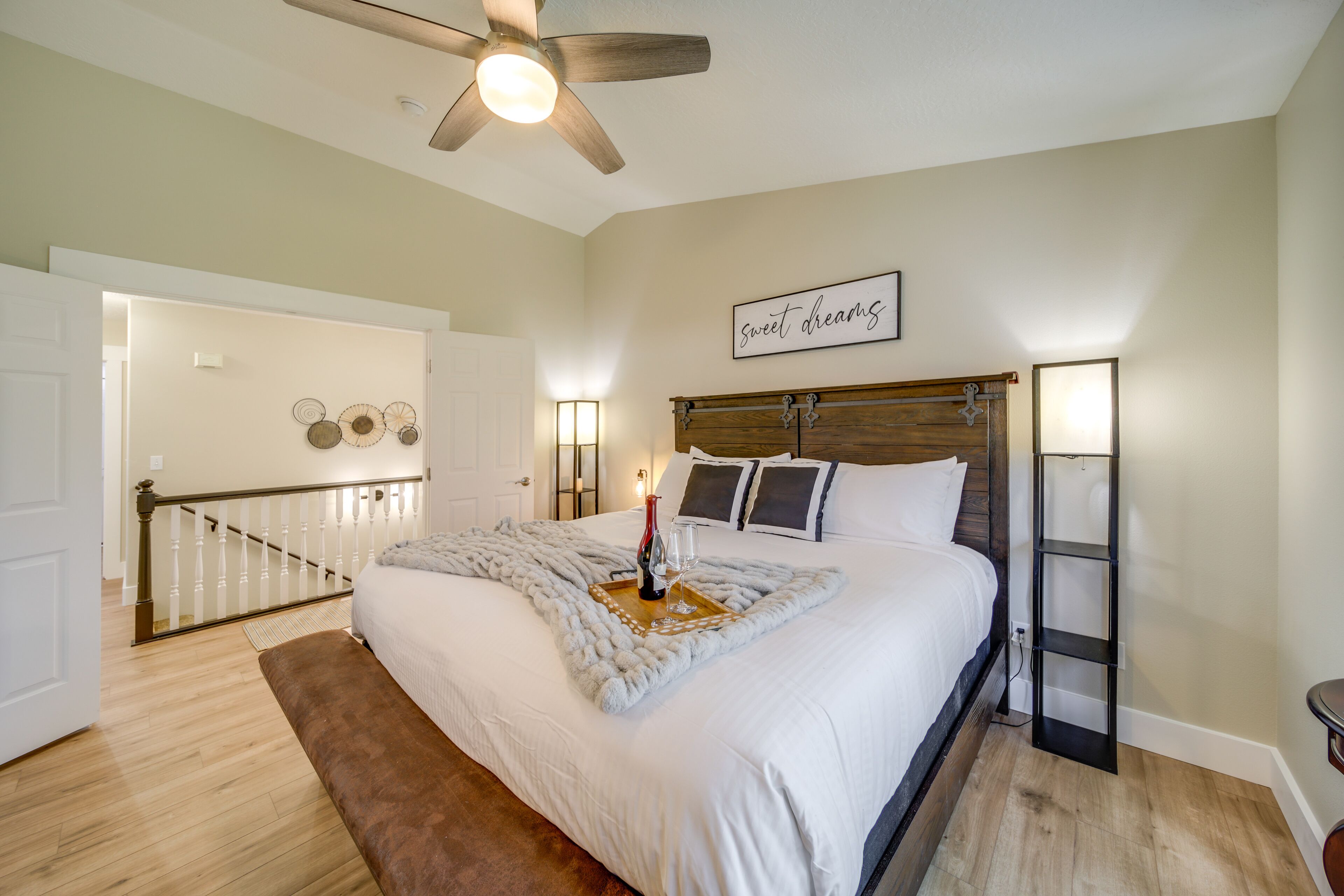 5 bedrooms, desk, iron/ironing board, travel cot