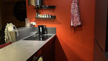 Geladeira, fogão, cooktop, lava-louças