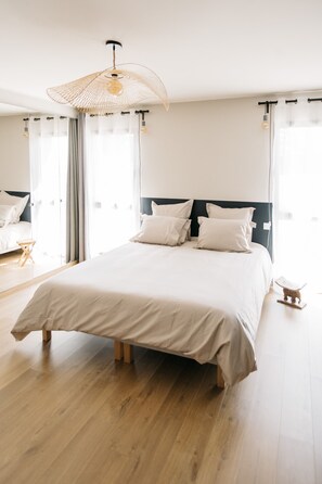 4 chambres, fer et planche à repasser, lit parapluie, Wi-Fi