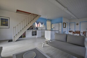 Living area - Charming family home- natural pool (Gujan-Mestras)